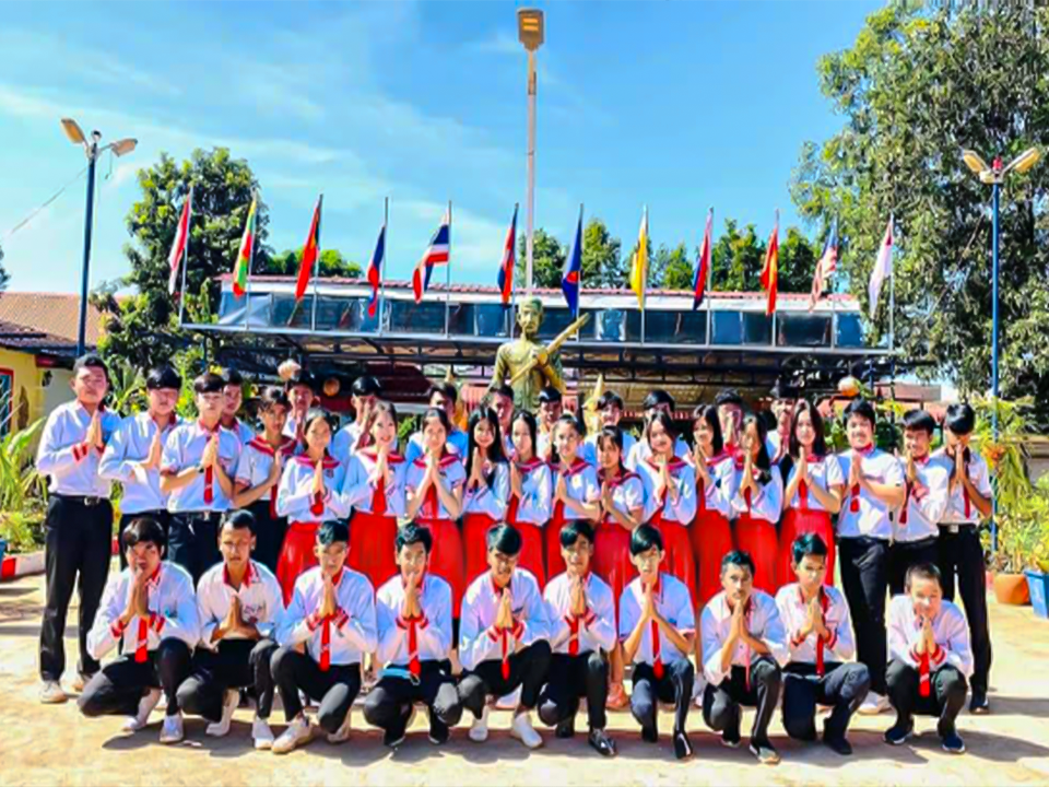 អំពីយើងខ្ញុំ